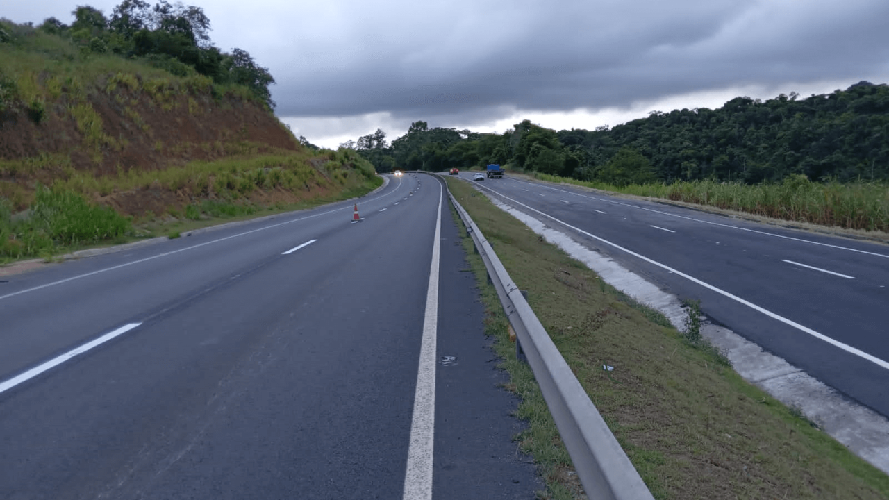 Correção de curva no km 313, em Vila Velha