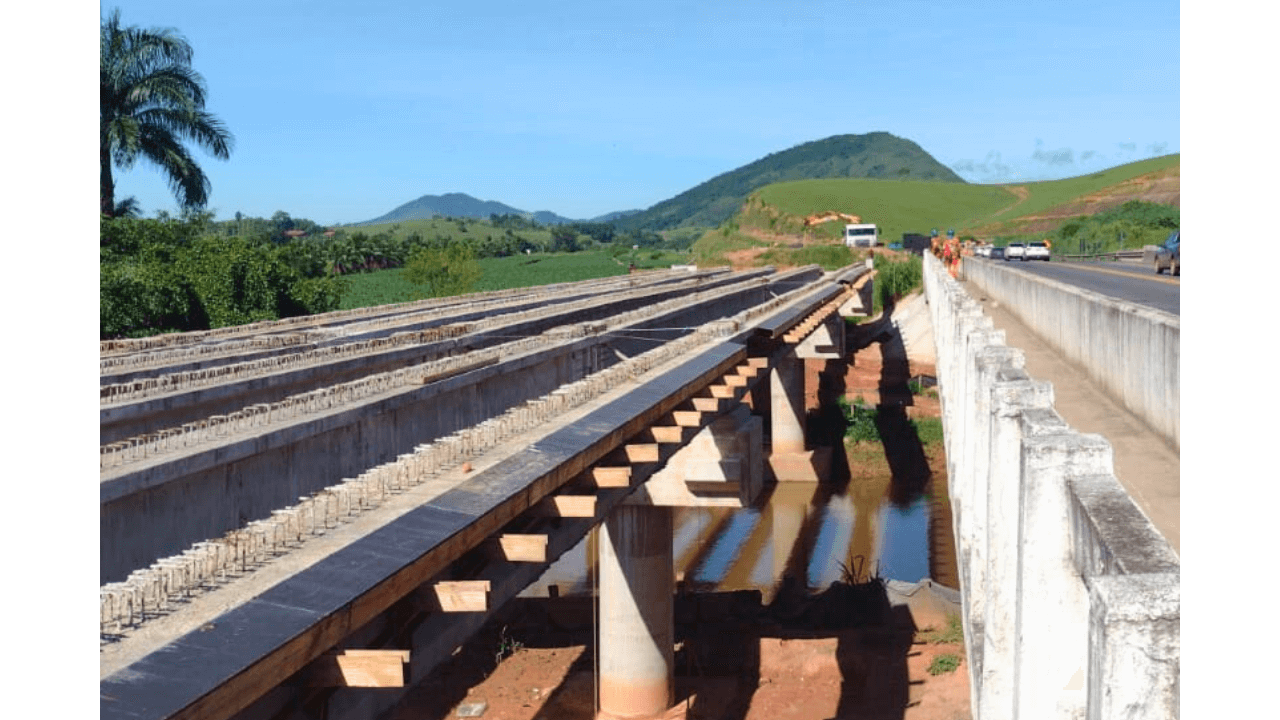 Içamento das vigas para construção da ponte sobre o Rio Benevente é finalizado