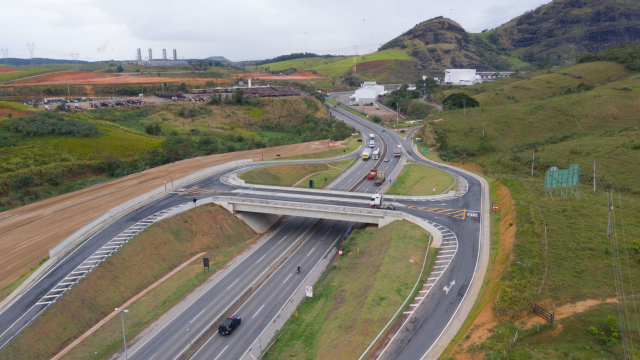 Novo viaduto no bairro Universal, em Viana (km 302)